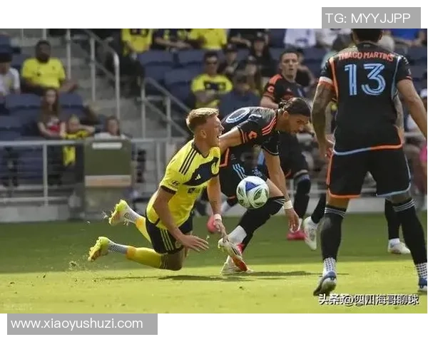 多特蒙德鏖战勒沃库森巅峰对决演绎德甲激情与荣耀争锋 多特蒙德鏖战勒沃库森巅峰对决演绎德甲激情与荣耀争锋