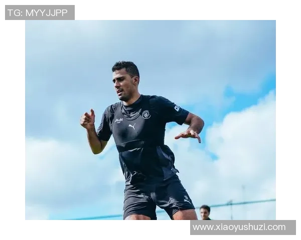 罗德里掌控中场节奏引领球队攻防转换展现顶级足球智慧