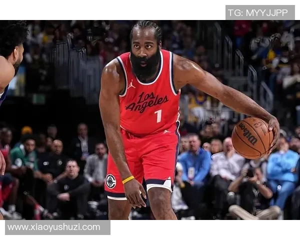 詹姆斯哈登再度引领球队攻防转换展现老将智慧与统治力